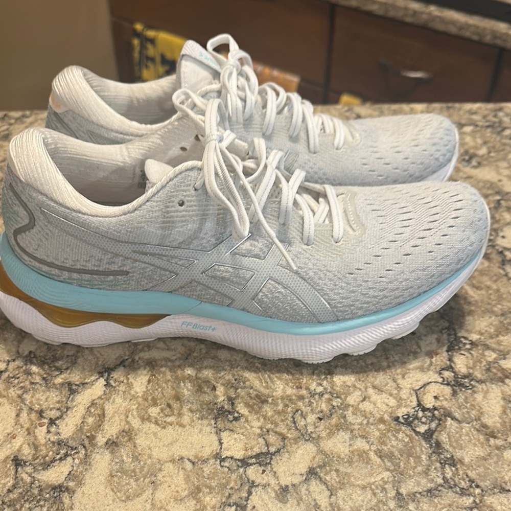 ASICS Women’s Gel-Nimbus 24 running shoe